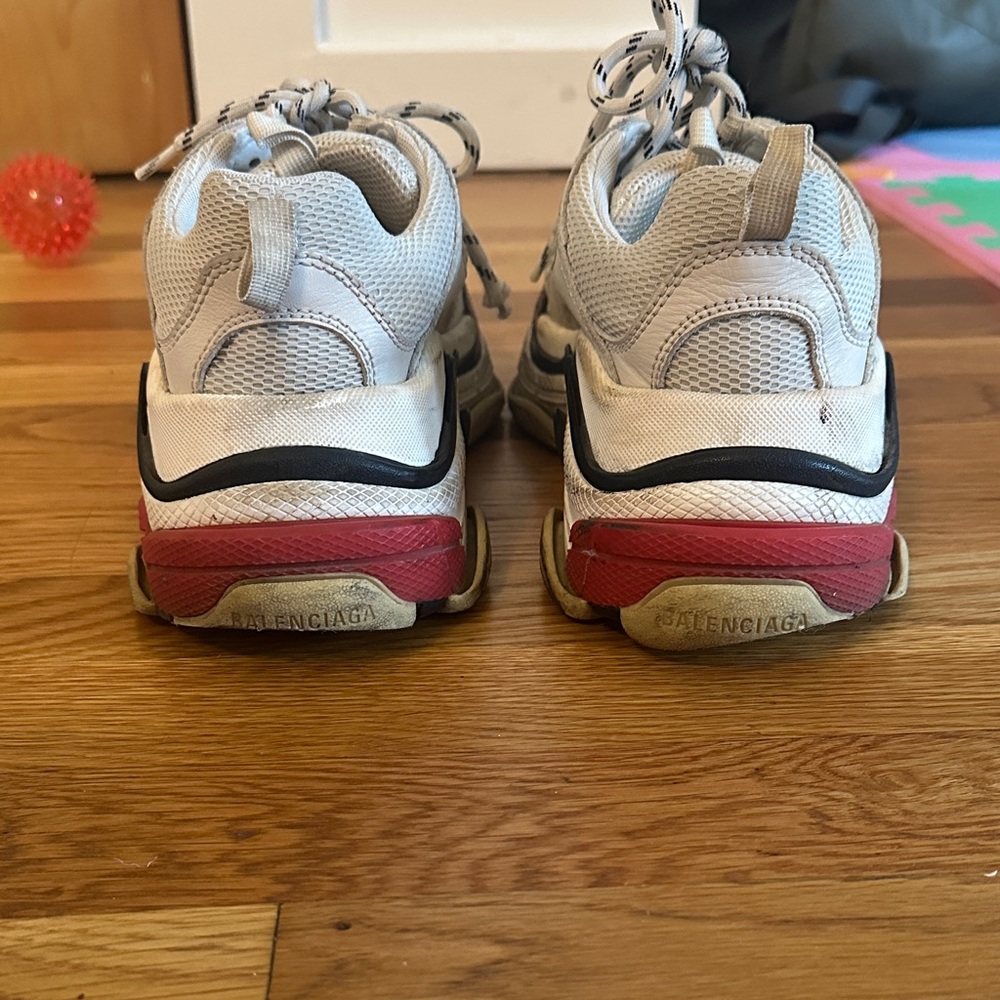 Balenciaga Triple S White Sneakers - Picture 8 of 8
